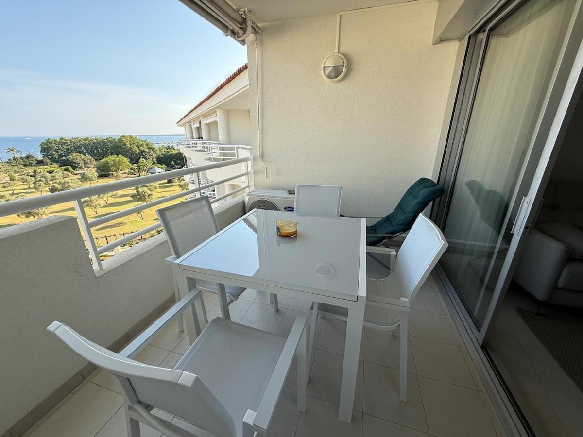 En Bord De Apartment